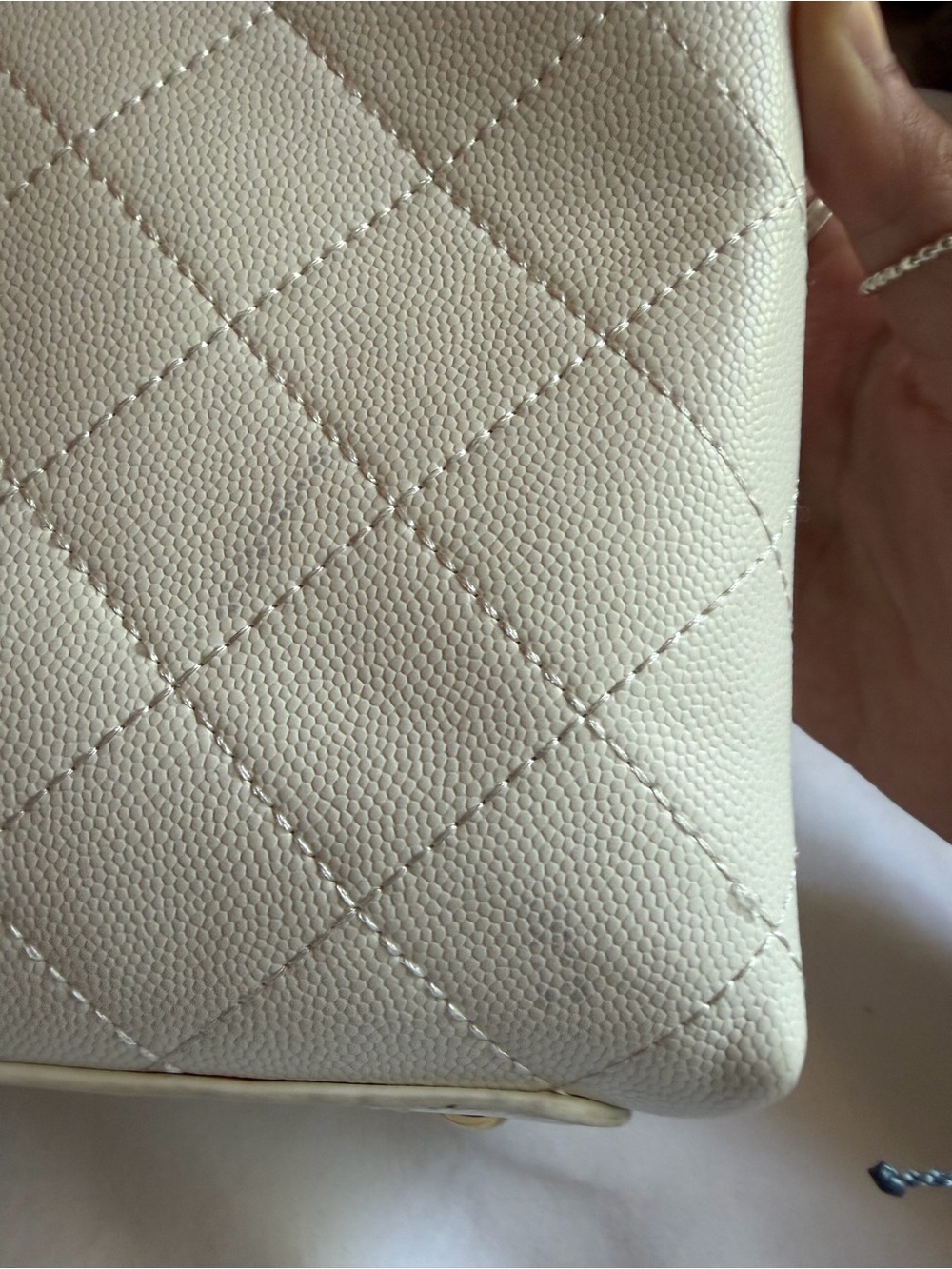 NWT white quilted top handle gold chain drawstring small bucket bag - Picture 8 of 9